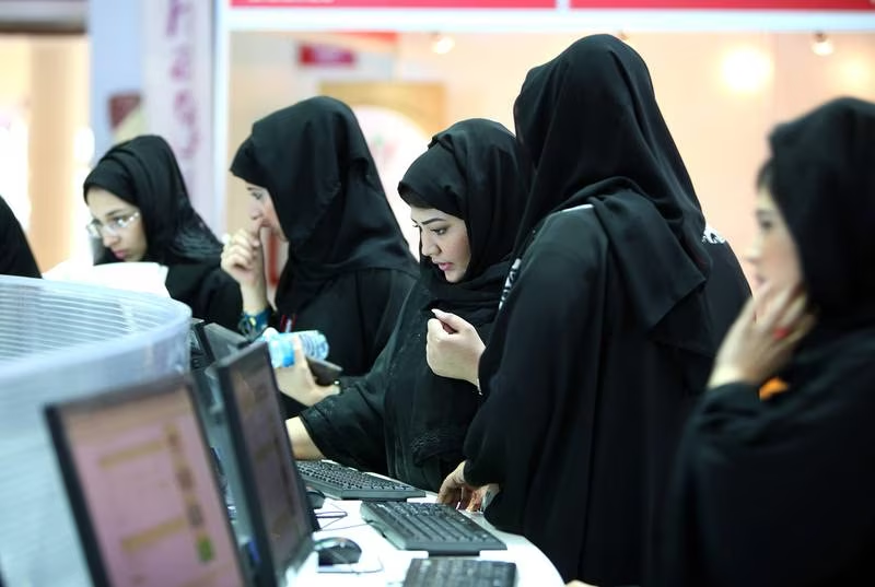 从7月1日起，阿联酋部分联邦工作人员可以申请每周工作4天