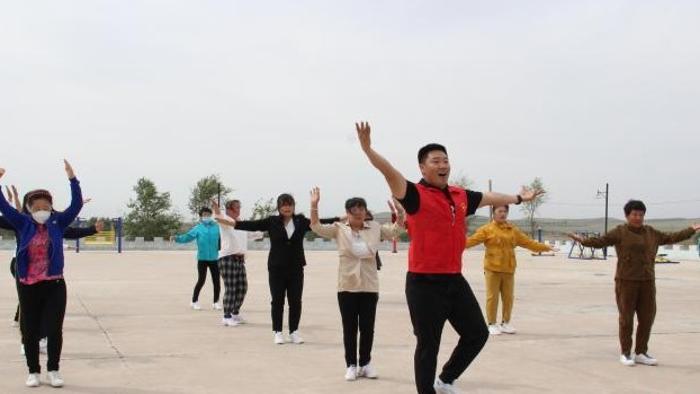 （人民幸福生活）内蒙古草原上的“文化村长”：让文化扎根在乡