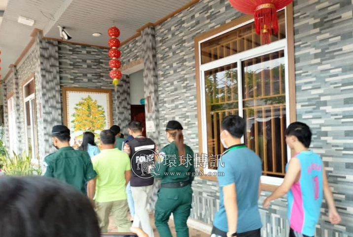 柬埔寨国公警方突袭一家涉网赌客栈，逮捕了82名外国人！