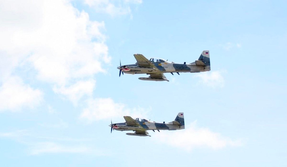 菲律宾军方称中国战机绕行菲方军演飞机