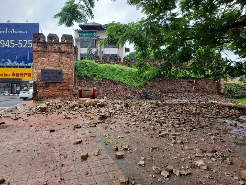 清迈古城白象门附近城墙坍塌