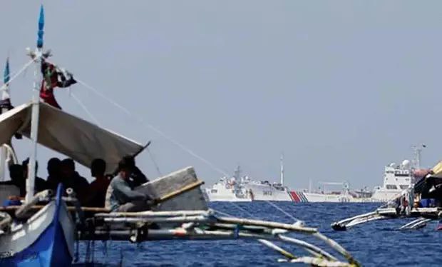 中国渔民在黄岩岛使用氰化物