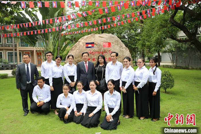 中国驻柬埔寨大使馆举办开放日活动