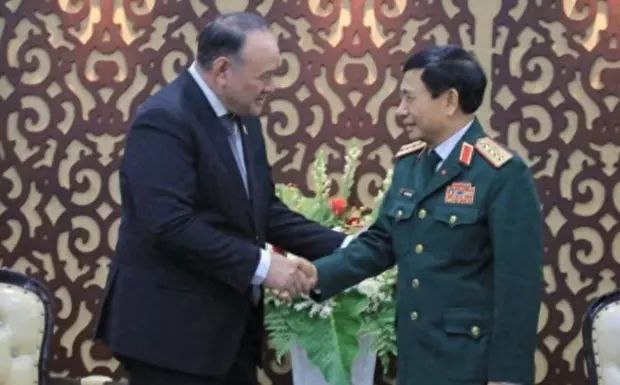 菲国防部长到访河内越南重提南海仲裁