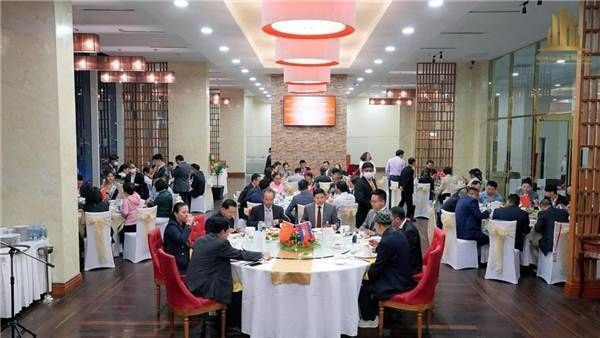 “中国-柬埔寨工商界领袖欢迎晚宴”-砺鹰面向企业老板开展营销培训
