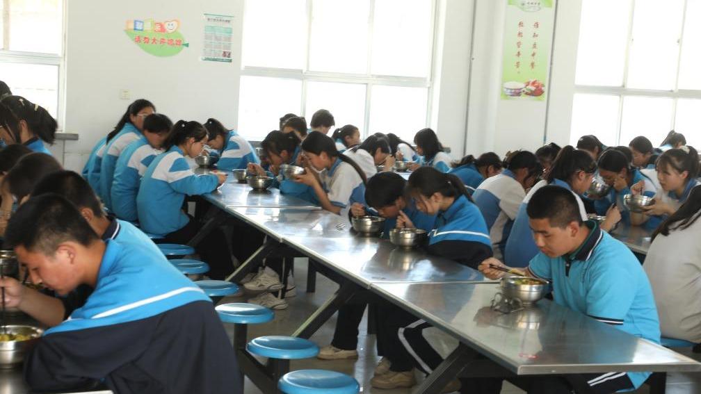 甘肃：免费营养餐为150余万农村学生强身壮志