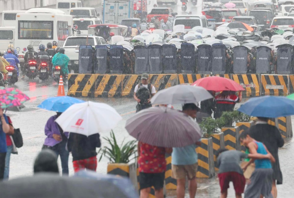 菲律宾政府紧急调拨巨资应对台风“卡丽娜”