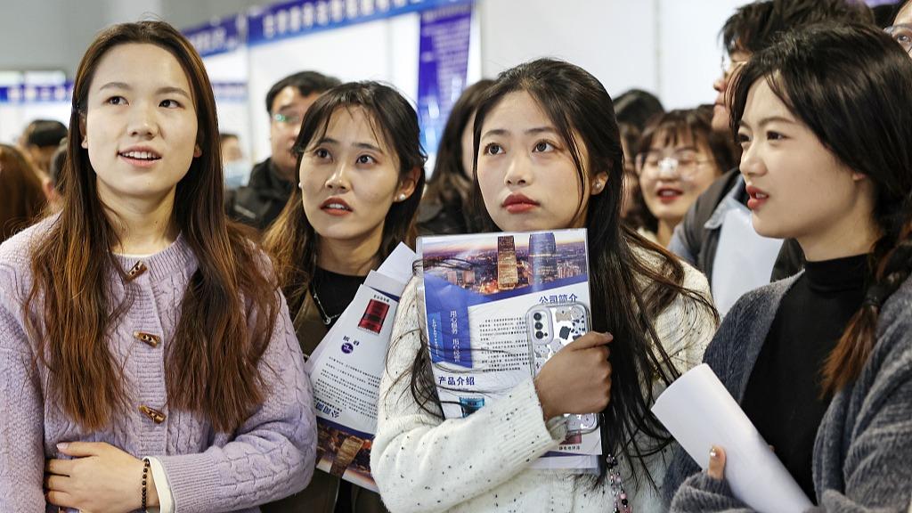 首季中国经济热点问答｜中国就业大盘如何稳？