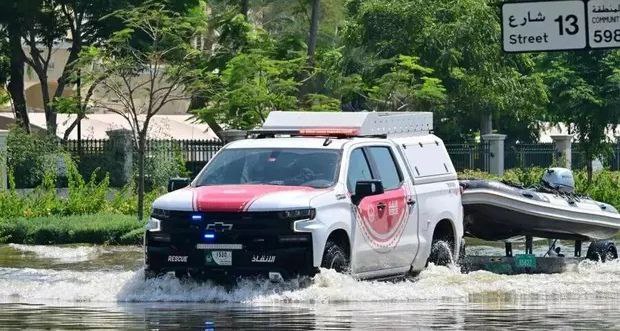 迪拜宣布豁免4月16日暴雨期间的所有交通罚款