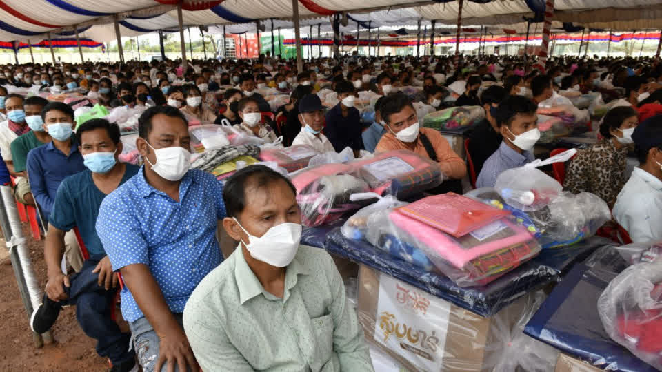 4000多户家庭按照政府的指示，搬迁到暹粒隆达安区！